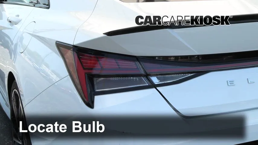2021 Hyundai Elantra N Line 1.6L 4 Cyl. Turbo Éclairage Feux de marche arrière (remplacer une ampoule)